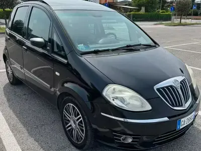 Gebraucht Lancia Musa 95 PS (69 kW) 2009 Schwarz Van / Kleinbus