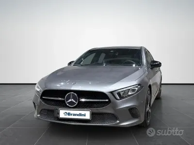 Usata Mercedes A180 Business 116 CV (85 kW) 2020 Grigio SUV