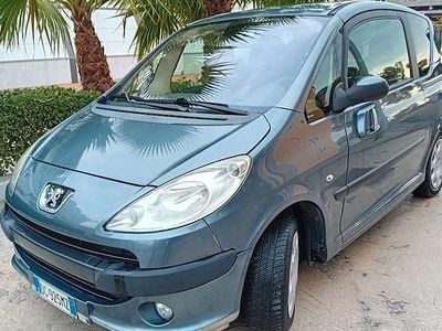Begagnad Peugeot 1007 2007 Grå Minibuss