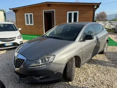 Usata Lancia Delta 120 CV (88 kW) 2010 Grigio Utilitaria