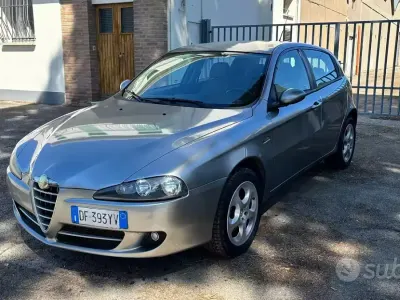 Occasion Alfa Romeo 147 Distinctive 120 ch (88 kW) 2007 Marron Citadine