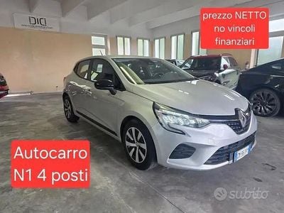 Usado Renault Clio V 101 HP (74 kW) 2023 Cinzento Sedan