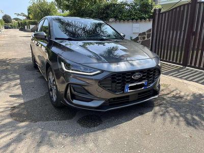 Grigio Usata 2022 Ford Focus ST-Line Berlina | 17.500 € (Buon prezzo)