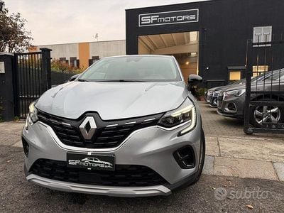 Usata Renault Captur 160 CV (117 kW) 2022 Argento SUV