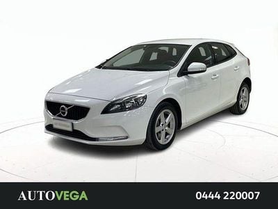 Usata Volvo V40 Momentum 120 CV (88 kW) 2018 Vari colori / pastello Berlina