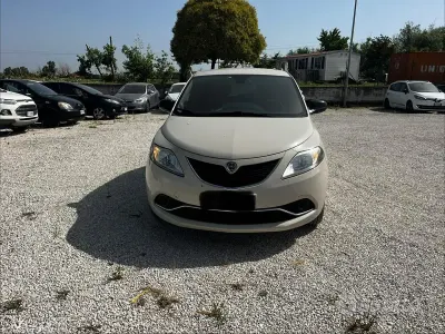 Usata Lancia Ypsilon Gold 95 CV (69 kW) 2015 Grigio Utilitaria