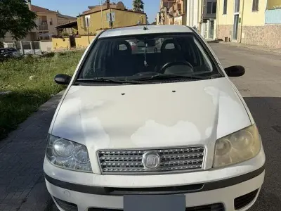 Usata Fiat Punto Classica 60 CV (44 kW) 2009 Bianco Utilitaria