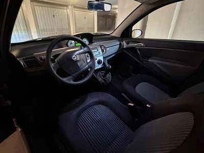 Usata Lancia Ypsilon 70 CV (51 kW) 2003 Bianco Utilitaria