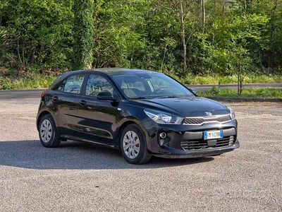 Käytetty Kia Rio 84 HP (61 kW) 2017 Musta Sedan