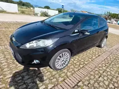 Usata Ford Fiesta 90 CV (66 kW) 2010 Nero Berlina