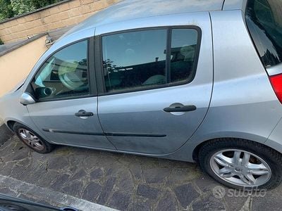 Usata Renault Clio III Dynamique 75 CV (55 kW) 2006 Grigio Utilitaria