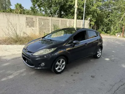 Usata Ford Fiesta 97 CV (71 kW) 2010 Berlina