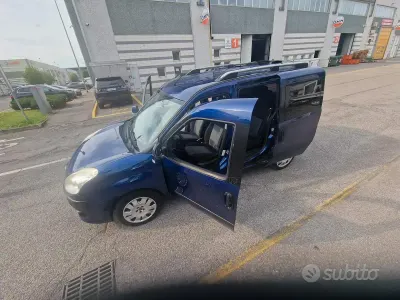 Usata Fiat Doblò 120 CV (88 kW) 2013 Bluazzurro Monovolume