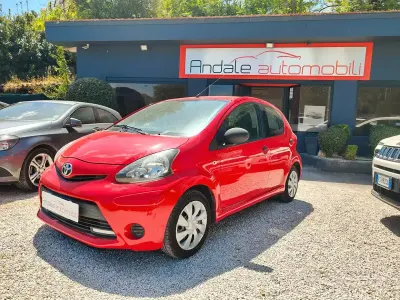Brugt Toyota Aygo 68 HK (50 kW) 2014 Rød Hatchback