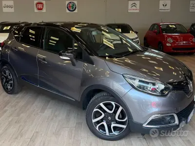 Usata Renault Captur Iconic 90 CV (66 kW) 2016 Grigio SUV