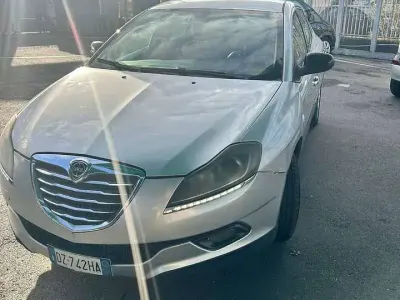 Usata Lancia Delta 120 CV (88 kW) 2010 Grigio Utilitaria