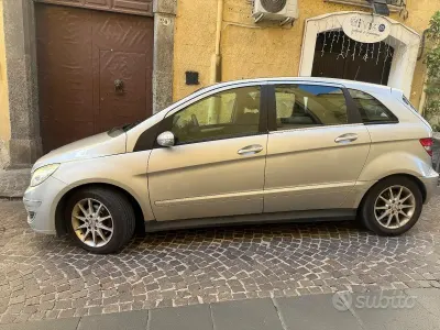 Usata Mercedes B180 116 CV (85 kW) 2009 Grigio Monovolume