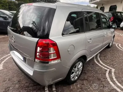 Usata Opel Zafira Cosmo 125 CV (91 kW) 2011 Argento Monovolume