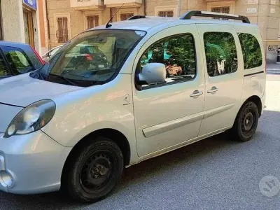 Usata Renault Kangoo 90 CV (66 kW) 2011 Grigio metallizzato Monovolume