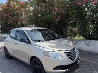 Usata Lancia Ypsilon 69 CV (50 kW) 2013 Giallo Utilitaria