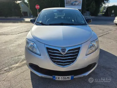 Usata Lancia Ypsilon 69 CV (50 kW) 2013 Grigio Utilitaria