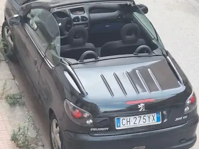 Usata Peugeot 206 CC 109 CV (80 kW) 2003 Nero Cabrio