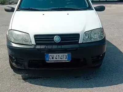 Usata Fiat Punto 60 CV (44 kW) 2005 Bianco Utilitaria