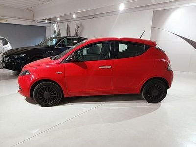 Usata Lancia Ypsilon Silver 69 CV (50 kW) 2021 Rosso Utilitaria