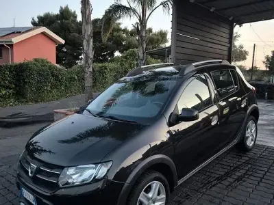Usata Dacia Sandero Stepway 90 CV (66 kW) 2016 Nero Berlina