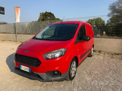 Usata Ford Transit Courier Trend 75 CV (55 kW) 2018 Rosso Furgone