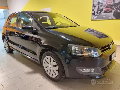 Begagnad VW Polo Comfortline 70 HK (51 kW) 2014 Svart Sedan