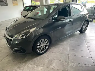 Usata Peugeot 208 Active 75 CV (55 kW) 2016 Grigio Utilitaria