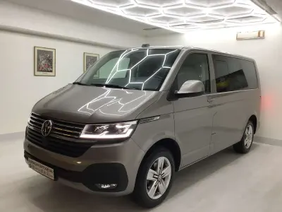Usata VW Caravelle 150 CV (110 kW) 2021 Argento Furgone