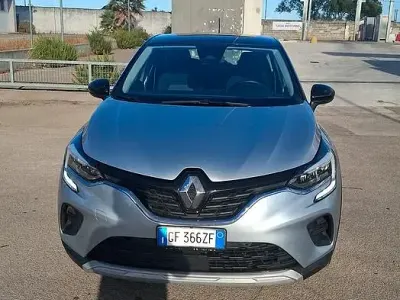 Usata Renault Captur Zen 101 CV (74 kW) 2022 Grigio SUV