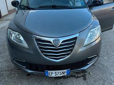 Usata Lancia Ypsilon 95 CV (69 kW) 2012 Grigio Utilitaria