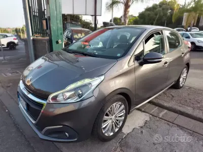 Usata Peugeot 208 82 CV (60 kW) 2018 Grigio Utilitaria