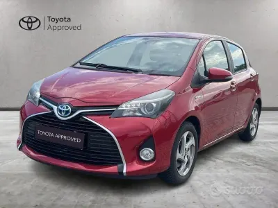 Usata Toyota Yaris Hybrid Active 73 CV (53 kW) 2016 Rosso Berlina