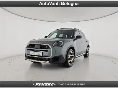 Usata Mini Countryman Favoured 218 CV (160 kW) 2025 Verde SUV