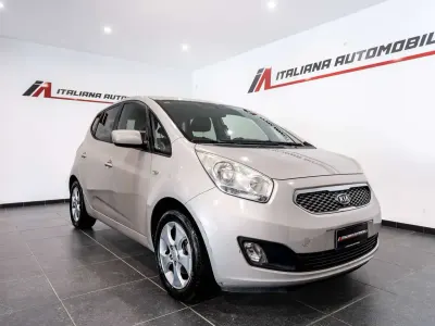 Usata Kia Venga EX 90 CV (66 kW) 2010 Argento Utilitaria