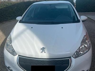 Usata Peugeot 208 Allure 68 CV (50 kW) 2014 Bianco Utilitaria