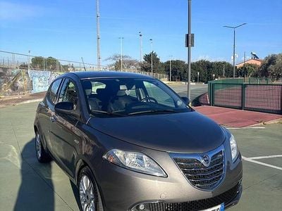 Usata Lancia Ypsilon 69 CV (50 kW) 2013 Grigio Utilitaria