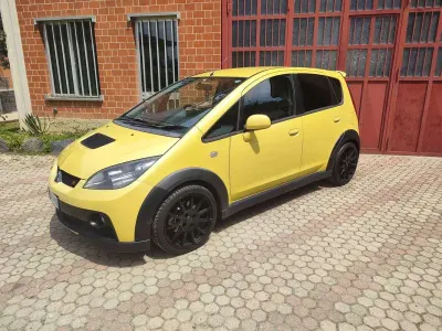 Usata Mitsubishi Colt 163 CV (119 kW) 2006 Giallo Utilitaria