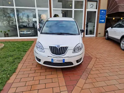 Usata Lancia Musa S 95 CV (69 kW) 2011 Oro Monovolume