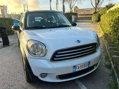 Usata Mini One D Countryman Business 90 CV (66 kW) 2015 Bianco SUV