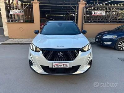 Usata Peugeot 2008 GT 131 CV (96 kW) 2022 Bianco SUV