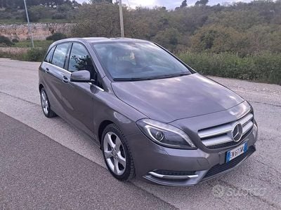 Usata Mercedes B180 Premium 109 CV (80 kW) 2013 Grigio Monovolume