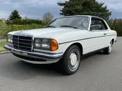 Usata Mercedes 230 109 CV (80 kW) 1980 Bianco Coupé