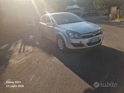 Usata Opel Astra Enjoy 90 CV (66 kW) 2007 Grigio Berlina