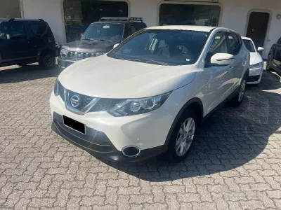 Usata Nissan Qashqai N-Connecta 131 CV (96 kW) 2016 Bianco SUV