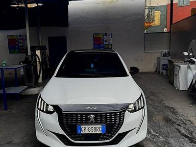 Usata Peugeot 208 GT-line 102 CV (75 kW) 2023 Bianco Utilitaria